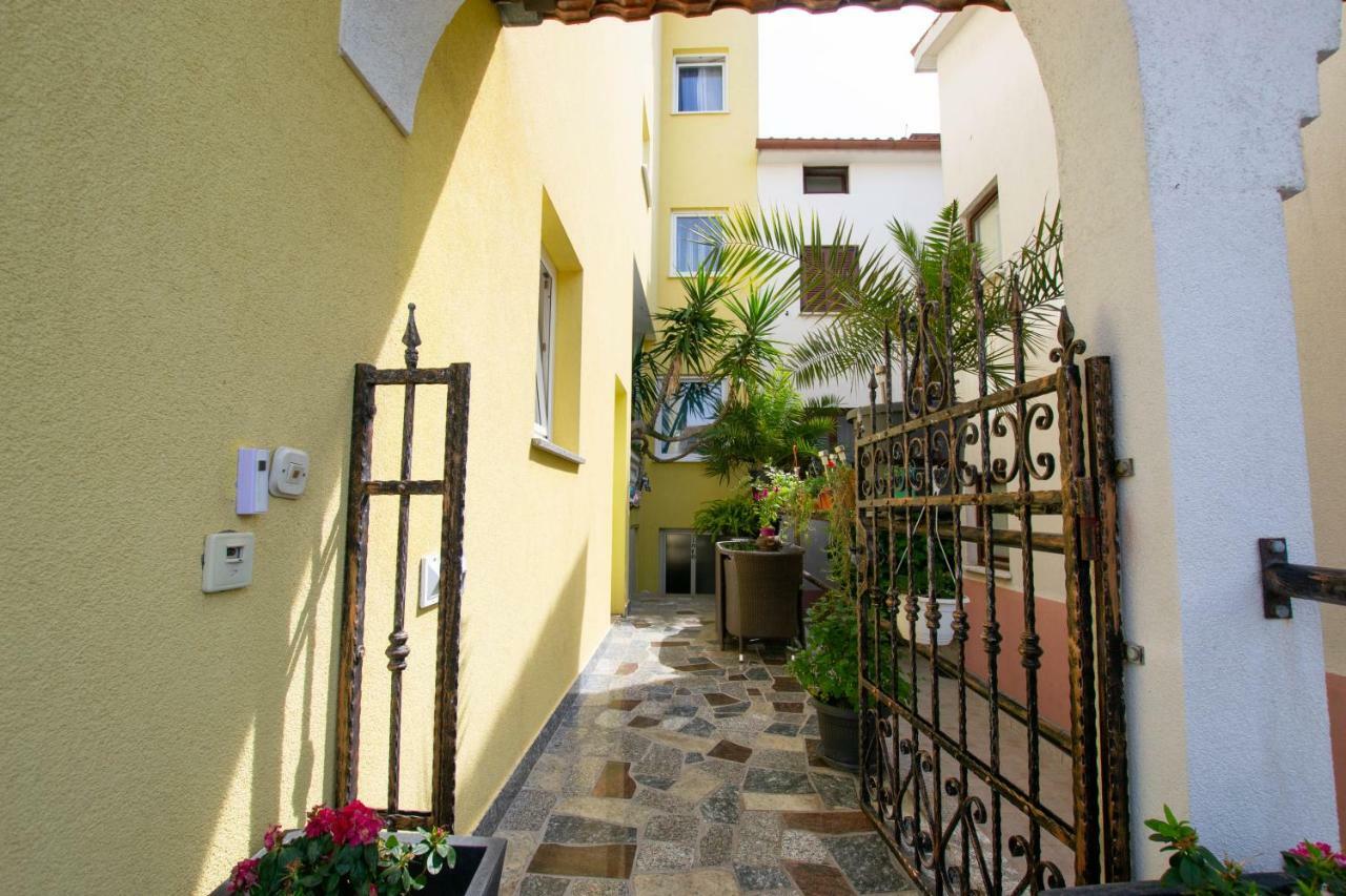 Jela Apartment 7 Pula Exterior photo
